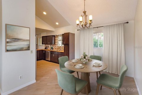 House in Orlando, Florida 4 bedrooms, 192.12 sq.m. № 2203818 - photo 9