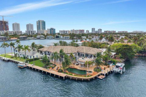 House in Pompano Beach, Florida 6 bedrooms, 975.94 sq.m. № 2185746