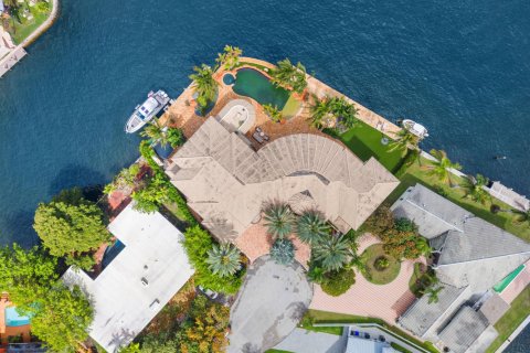House in Pompano Beach, Florida 6 bedrooms, 975.94 sq.m. № 2185746 - photo 5