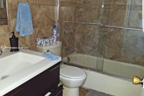 Condo in North Bay Village, Florida, 2 bedrooms № 2078921 - photo 5