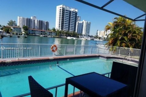 Condo à North Bay Village, Floride, 2 chambres  № 2078921