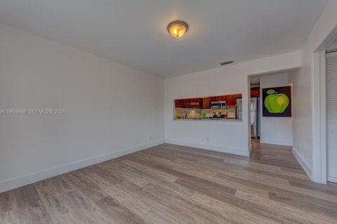 Touwnhouse à louer à Pembroke Pines, Floride: 3 chambres, 151.24 m2 № 2048025 - photo 6