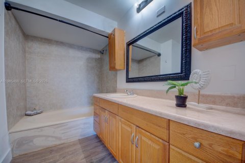 Touwnhouse à louer à Pembroke Pines, Floride: 3 chambres, 151.24 m2 № 2048025 - photo 13