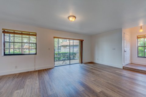 Touwnhouse à louer à Pembroke Pines, Floride: 3 chambres, 151.24 m2 № 2048025 - photo 4