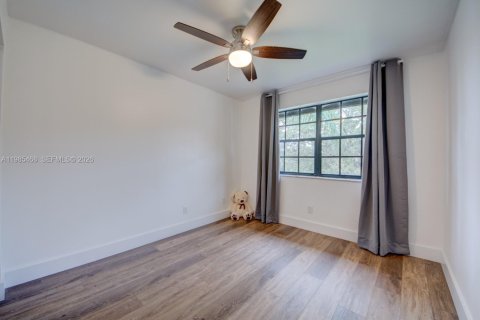 Touwnhouse à louer à Pembroke Pines, Floride: 3 chambres, 151.24 m2 № 2048025 - photo 16