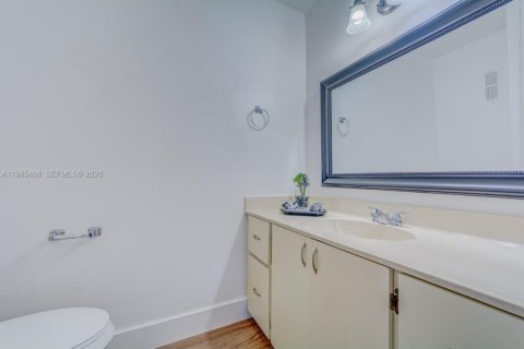 Touwnhouse à louer à Pembroke Pines, Floride: 3 chambres, 151.24 m2 № 2048025 - photo 9