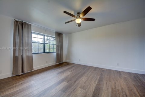 Touwnhouse à louer à Pembroke Pines, Floride: 3 chambres, 151.24 m2 № 2048025 - photo 11