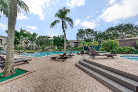 Touwnhouse à louer à Pembroke Pines, Floride: 3 chambres, 151.24 m2 № 2048025 - photo 23