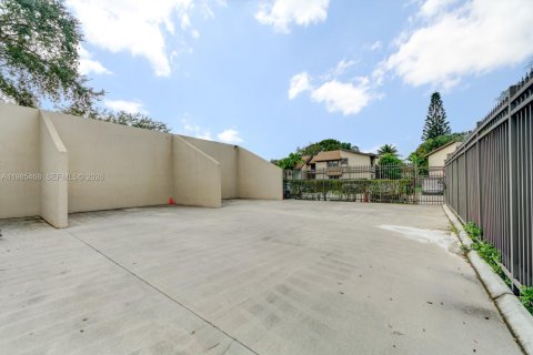 Touwnhouse à louer à Pembroke Pines, Floride: 3 chambres, 151.24 m2 № 2048025 - photo 22