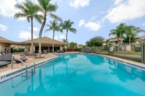 Touwnhouse à louer à Pembroke Pines, Floride: 3 chambres, 151.24 m2 № 2048025 - photo 24