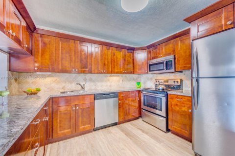 Touwnhouse à louer à Pembroke Pines, Floride: 3 chambres, 151.24 m2 № 2048025 - photo 5