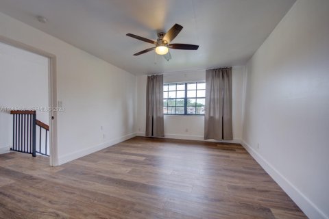 Touwnhouse à louer à Pembroke Pines, Floride: 3 chambres, 151.24 m2 № 2048025 - photo 12