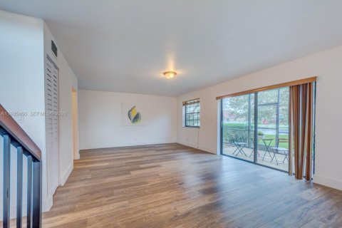 Touwnhouse à louer à Pembroke Pines, Floride: 3 chambres, 151.24 m2 № 2048025 - photo 3