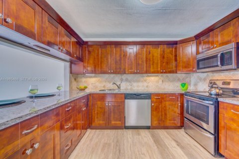 Touwnhouse à louer à Pembroke Pines, Floride: 3 chambres, 151.24 m2 № 2048025 - photo 7