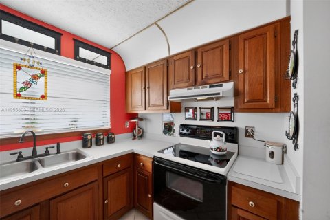 House in Stuart, Florida 2 bedrooms, 103.68 sq.m. № 2009894 - photo 18