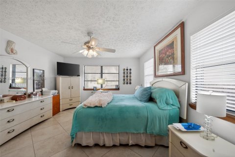 House in Stuart, Florida 2 bedrooms, 103.68 sq.m. № 2009894 - photo 21