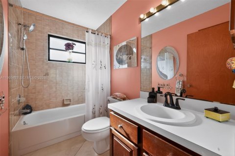 House in Stuart, Florida 2 bedrooms, 103.68 sq.m. № 2009894 - photo 28