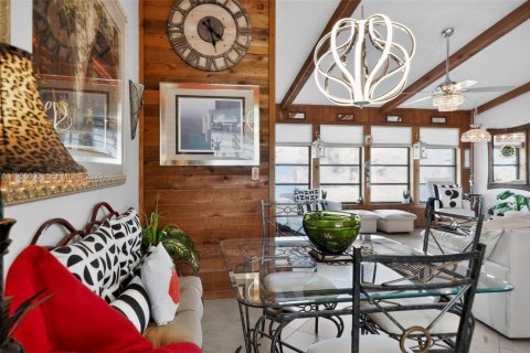 House in Stuart, Florida 2 bedrooms, 103.68 sq.m. № 2009894 - photo 15