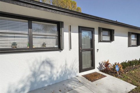 House in Stuart, Florida 2 bedrooms, 103.68 sq.m. № 2009894 - photo 7