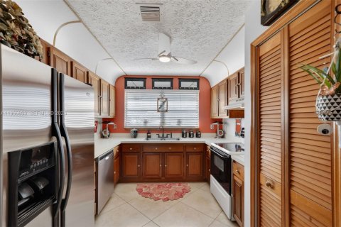 House in Stuart, Florida 2 bedrooms, 103.68 sq.m. № 2009894 - photo 16