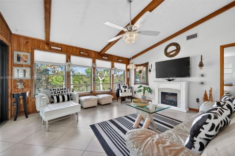 House in Stuart, Florida 2 bedrooms, 103.68 sq.m. № 2009894 - photo 9