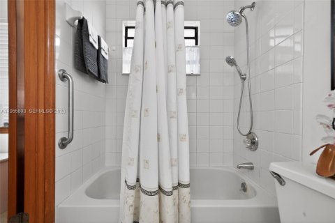 House in Stuart, Florida 2 bedrooms, 103.68 sq.m. № 2009894 - photo 25