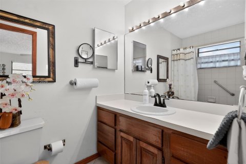 House in Stuart, Florida 2 bedrooms, 103.68 sq.m. № 2009894 - photo 23