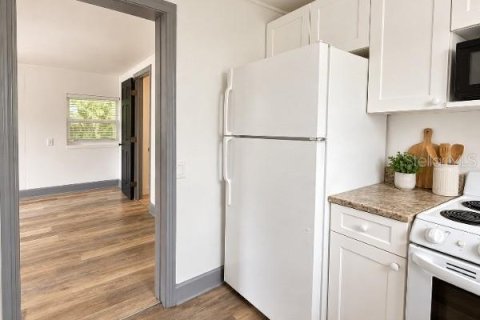 House in Tampa, Florida 2 bedrooms, 57.41 sq.m. № 2393452 - photo 3