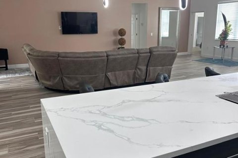 Casa en alquiler en Orlando, Florida, 6 dormitorios, 334.45 m2 № 1893610 - foto 8