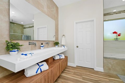 Casa en alquiler en Orlando, Florida, 6 dormitorios, 334.45 m2 № 1893610 - foto 10
