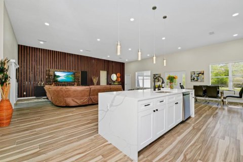 Casa en alquiler en Orlando, Florida, 6 dormitorios, 334.45 m2 № 1893610 - foto 5