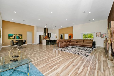 Casa en alquiler en Orlando, Florida, 6 dormitorios, 334.45 m2 № 1893610 - foto 4