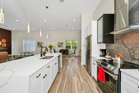 Casa en alquiler en Orlando, Florida, 6 dormitorios, 334.45 m2 № 1893610 - foto 6