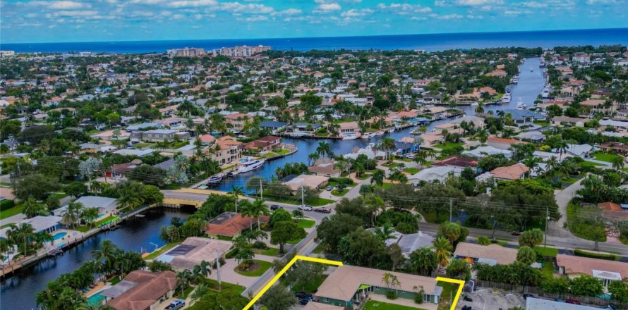 Commercial property in Lighthouse Point, Florida 258.64 sq.m. № 786453