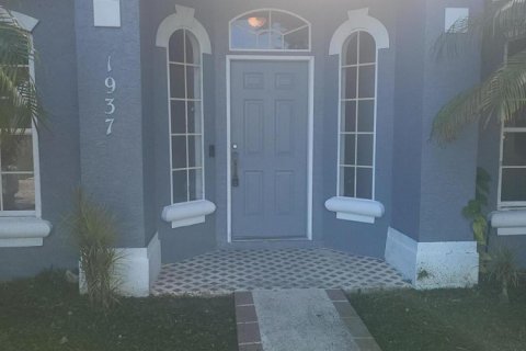 Casa en venta en Port St. Lucie, Florida, 3 dormitorios, 189.52 m2 № 2382706 - foto 2