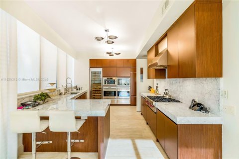 Купить кондоминиум в Бэл-Харбор, Флорида 3 спальни, 327.39м2, № 1939372 - фото 12