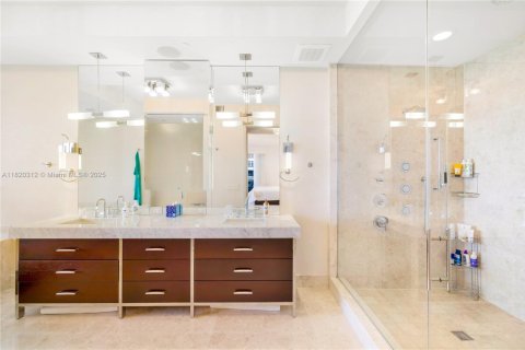 Купить кондоминиум в Бэл-Харбор, Флорида 3 спальни, 327.39м2, № 1939372 - фото 17