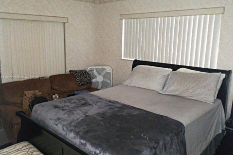 Condo in Lake Worth, Florida, 2 bedrooms  № 1809526 - photo 5
