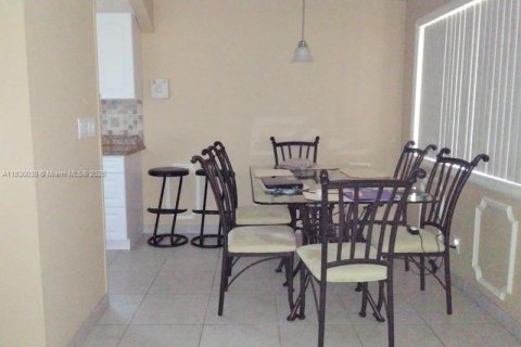 Condo in Lake Worth, Florida, 2 bedrooms  № 1809526 - photo 3