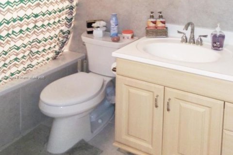 Condo in Lake Worth, Florida, 2 bedrooms  № 1809526 - photo 7