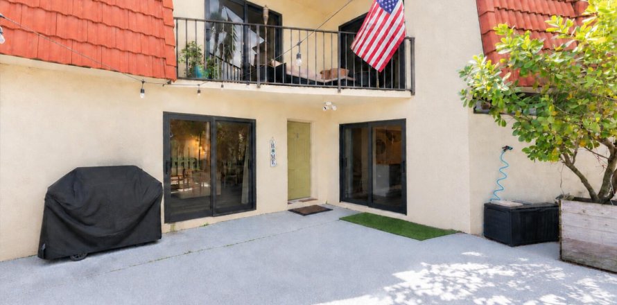 Townhouse in West Palm Beach, Florida 2 bedrooms, 113.15 sq.m. № 2382914
