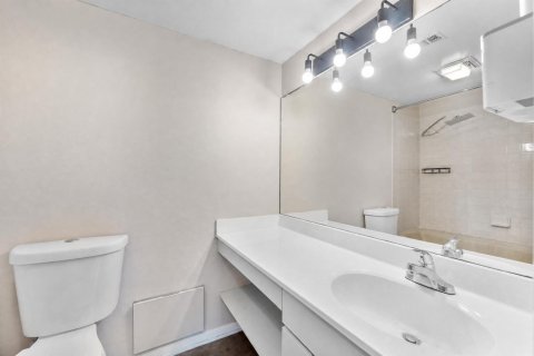 Townhouse in West Palm Beach, Florida 2 bedrooms, 113.15 sq.m. № 2382914 - photo 15