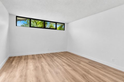 Townhouse in West Palm Beach, Florida 2 bedrooms, 113.15 sq.m. № 2382914 - photo 4