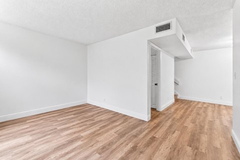 Townhouse in West Palm Beach, Florida 2 bedrooms, 113.15 sq.m. № 2382914 - photo 3