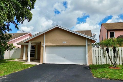Casa en venta en Lauderhill, Florida, 4 dormitorios, 156.45 m2 № 2265588 - foto 8