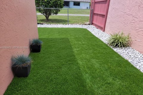 Casa en venta en Lauderhill, Florida, 4 dormitorios, 156.45 m2 № 2265588 - foto 16