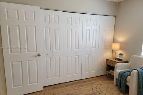 Casa en venta en Lauderhill, Florida, 4 dormitorios, 156.45 m2 № 2265588 - foto 30