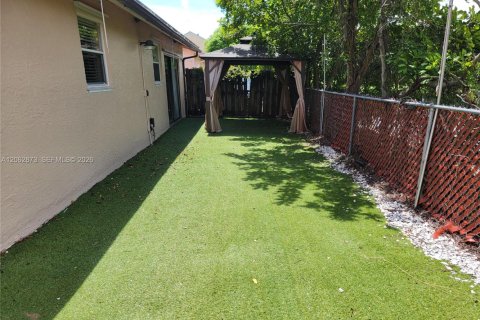 Casa en venta en Lauderhill, Florida, 4 dormitorios, 156.45 m2 № 2265588 - foto 25