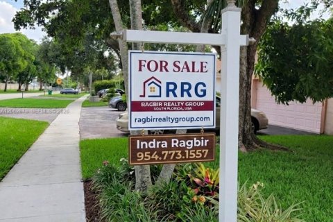 Casa en venta en Lauderhill, Florida, 4 dormitorios, 156.45 m2 № 2265588 - foto 18