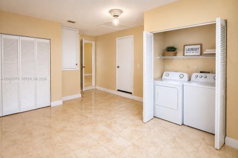 Casa en venta en Lauderhill, Florida, 4 dormitorios, 156.45 m2 № 2265588 - foto 14